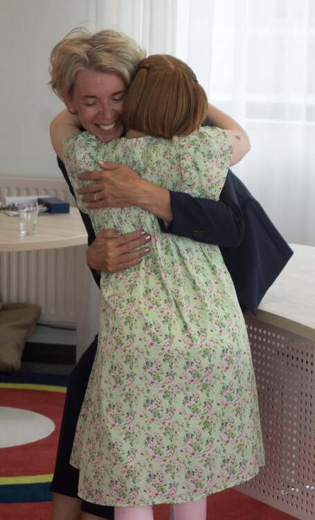 images/mirjam-met-hart-en-ziel%201.jpg#joomlaImage://local-images/mirjam-met-hart-en-ziel 1.jpg?width=455&height=750